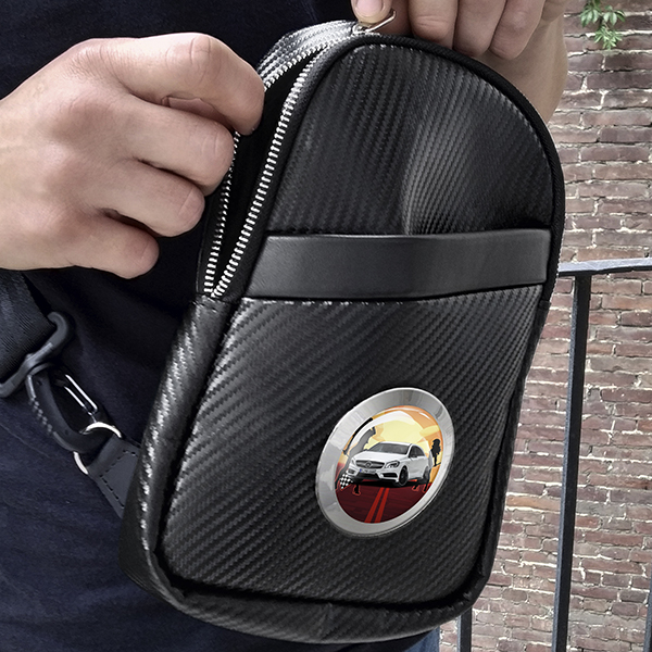 Umhängetasche Carbon Frauen mit Flaggen mit deinem Automodell und Kennzeichen Deine Auto-Umhängetasche - auto4style