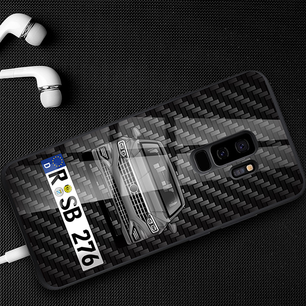 Personalisierte Handyhülle Samsung Galaxy S9+ mit deinem Auto u. Kennzeichen mit Carbon Hintergrund. Viele Handymodelle im Sortiment - auto4style