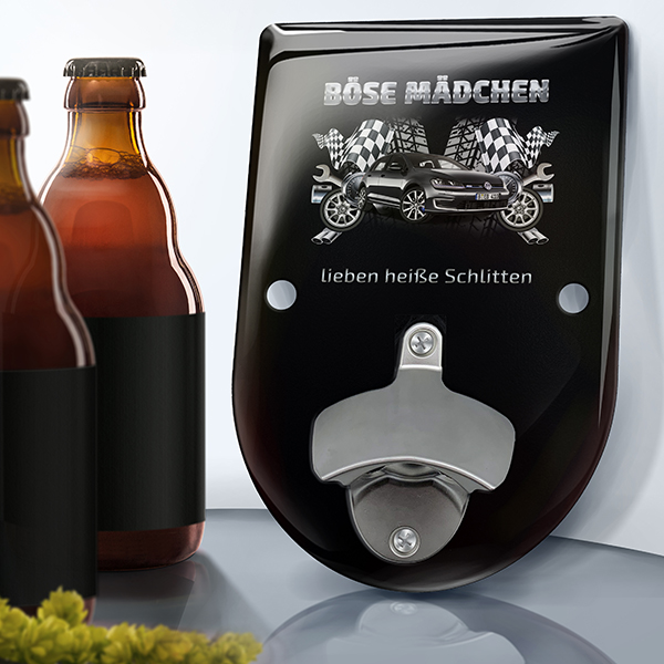 Personalisierter Standard Wand-Flaschenöffner mit deinem Auto u. Kennzeichen mit Autospruch Böse Mädchen lieben heiße Schlitten. - auto4style