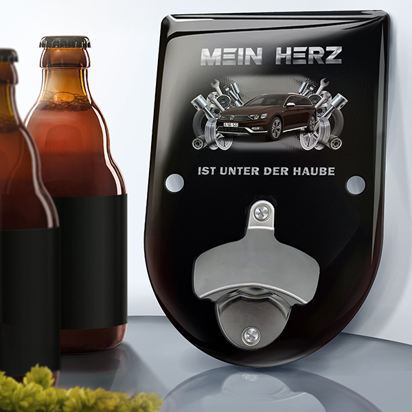Personalisierter Standard Wand-Flaschenöffner mit deinem Auto u. Kennzeichen mit Autospruch Mein Herz ist unter der Haube. - auto4style