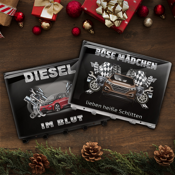 Persönlich gestaltetes Schlüsselbrett Viereckig Epoxy mit deinem Auto u. Kennzeichen mit Autospruch Diesel im Blut Schwarz-M untern Weihnachtbaum!