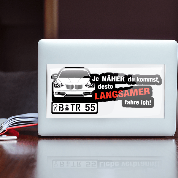 Personalisierter Sticker in Größe L mit deinem Auto, Kennzeichen u. Autospruch! Teste jetzt die Vorschau! Auto Aufkleber fürs Auto - auto4style