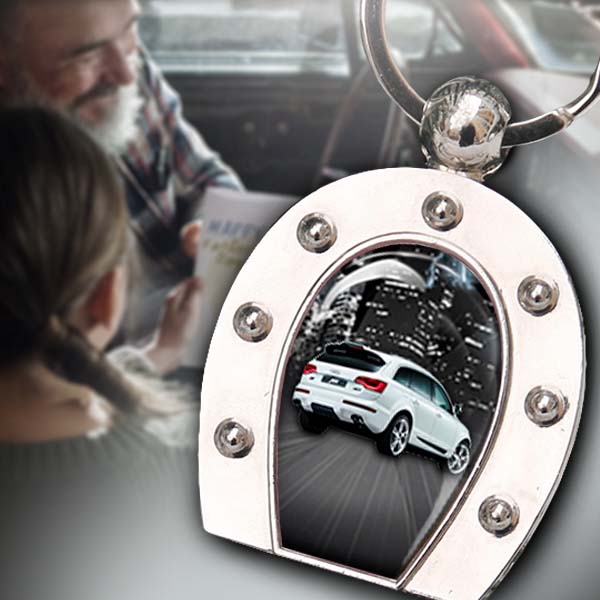 Persönlicher Hufeisen-Schlüsselanhänger als Vatertagsgeschenk! Cooles Herrengeschenk für ihn mit seinem Auto bzw. Foto!