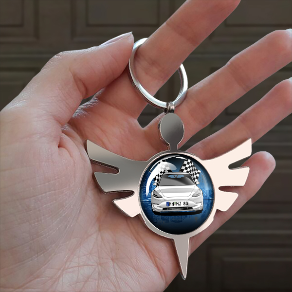 Personalisierter Engelschlüsselanhänger Rund Premium-S mit deinem Automodell und Kennzeichen mit Stadt mit Flaggen Hintergrund! - auto4style