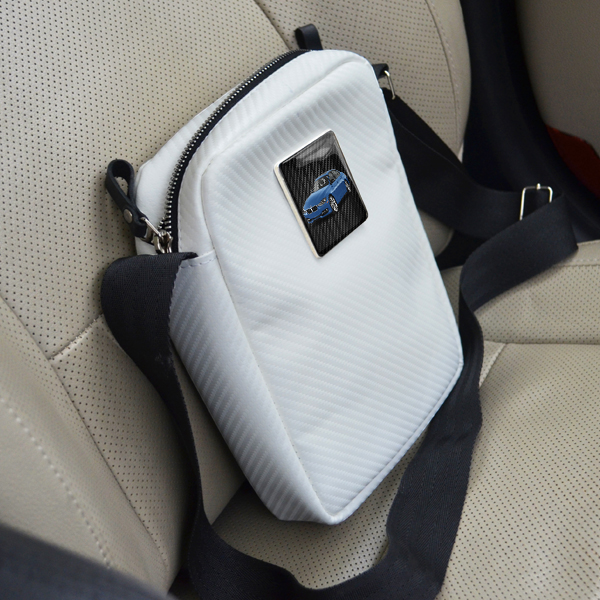 Personalisierte Umhängetasche Viereckig Weißes Carbon-M mit deinem Auto u. Kennzeichen mit Hintergrund Carbon! Crossbody Herren Kleine Umhängetasche