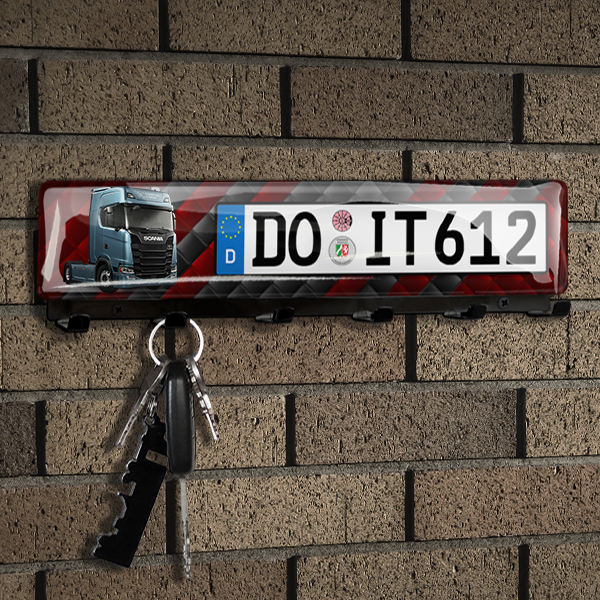 Individuelles Schlüsselboard mit deinem LKW u. Kennzeichen in red-black-tiles Design, schwarz