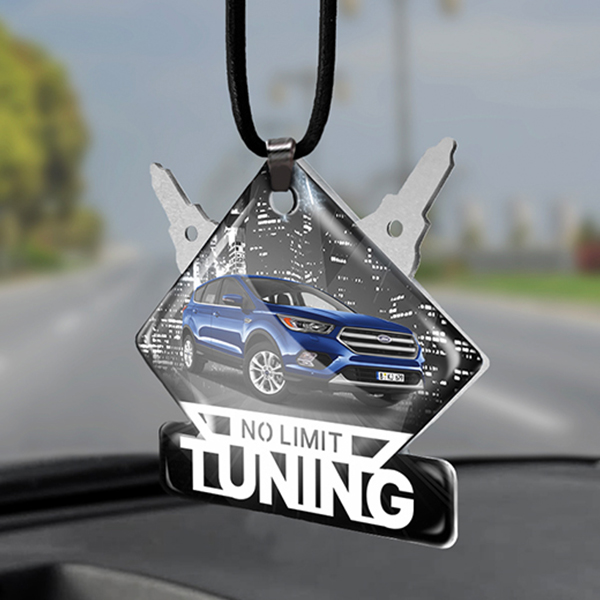 Personalisierter Auto-Spiegelanhänger mit Ihrem Wagenmodell und Kennzeichen - Stilvolle Geschenke für Männer und das ideale Auto-Geschenk.