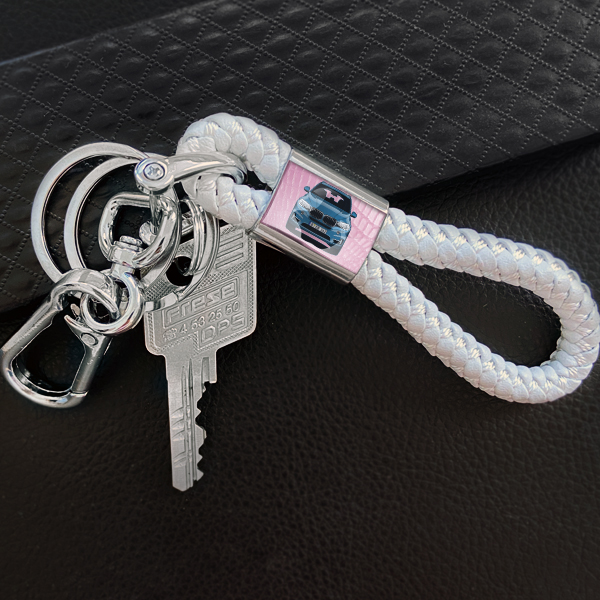 Personalisierter Schlaufenschlüsselanhänger Weiß mit deinem Automodell in Größe M Rosa Schlangenleder!