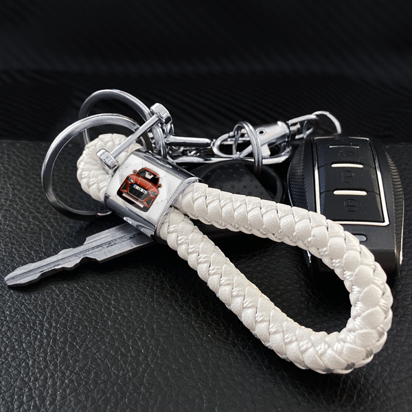 Personalisierter Schlaufenschlüsselanhänger Weiß mit deinem Automodell in Größe M Weißes Leder!