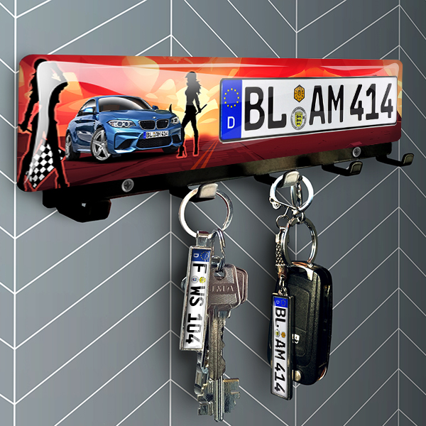 Individuelle Geschenke für Werkstatt: hochwertige Schlüsselbretts aus Metall und Carbon. Fotogeschenke mit Auto und Kennzeichen bzw. mit Werkstatt