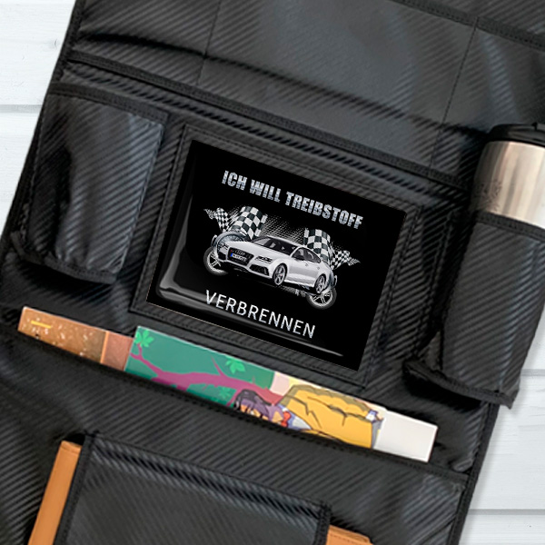Personalisierte Autotasche für den Rücksitz mit deinem Auto-Modell und Kennzeichen. Ideales Geschenk für Bruder und neues Auto. - auto4style