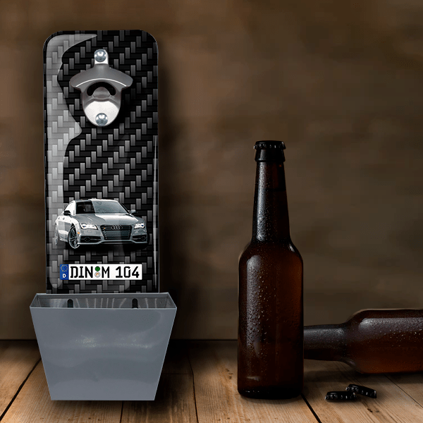 Persönlicher Wandflaschenöffner mit deinem Auto und Kennzeichen mit Auffangbehälter Chrome-M mit Hintergrund Carbon. - auto4style